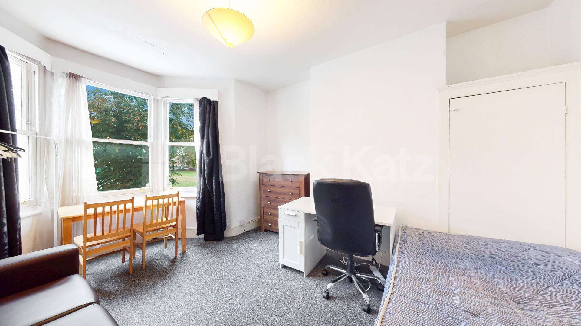 High ceilings, good storage space, modern kitchen & mins from tube Willoughby Road, Turnpike Lane